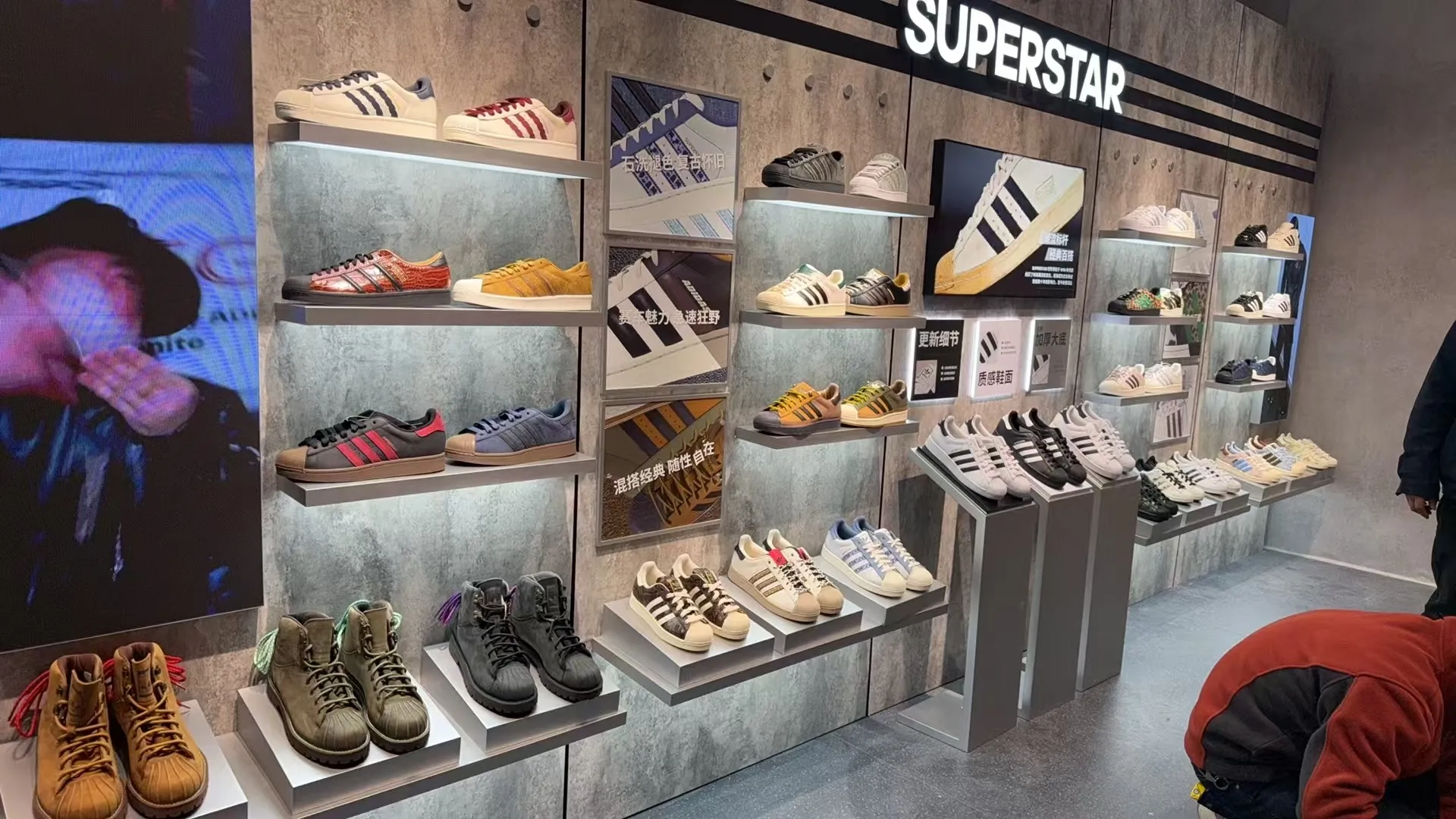 Design and installation of brand clothing stores