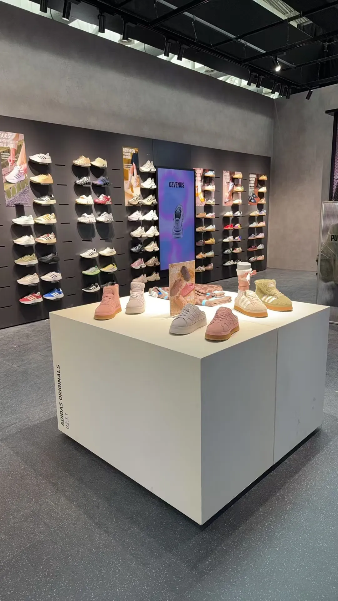 Design and installation of brand clothing stores