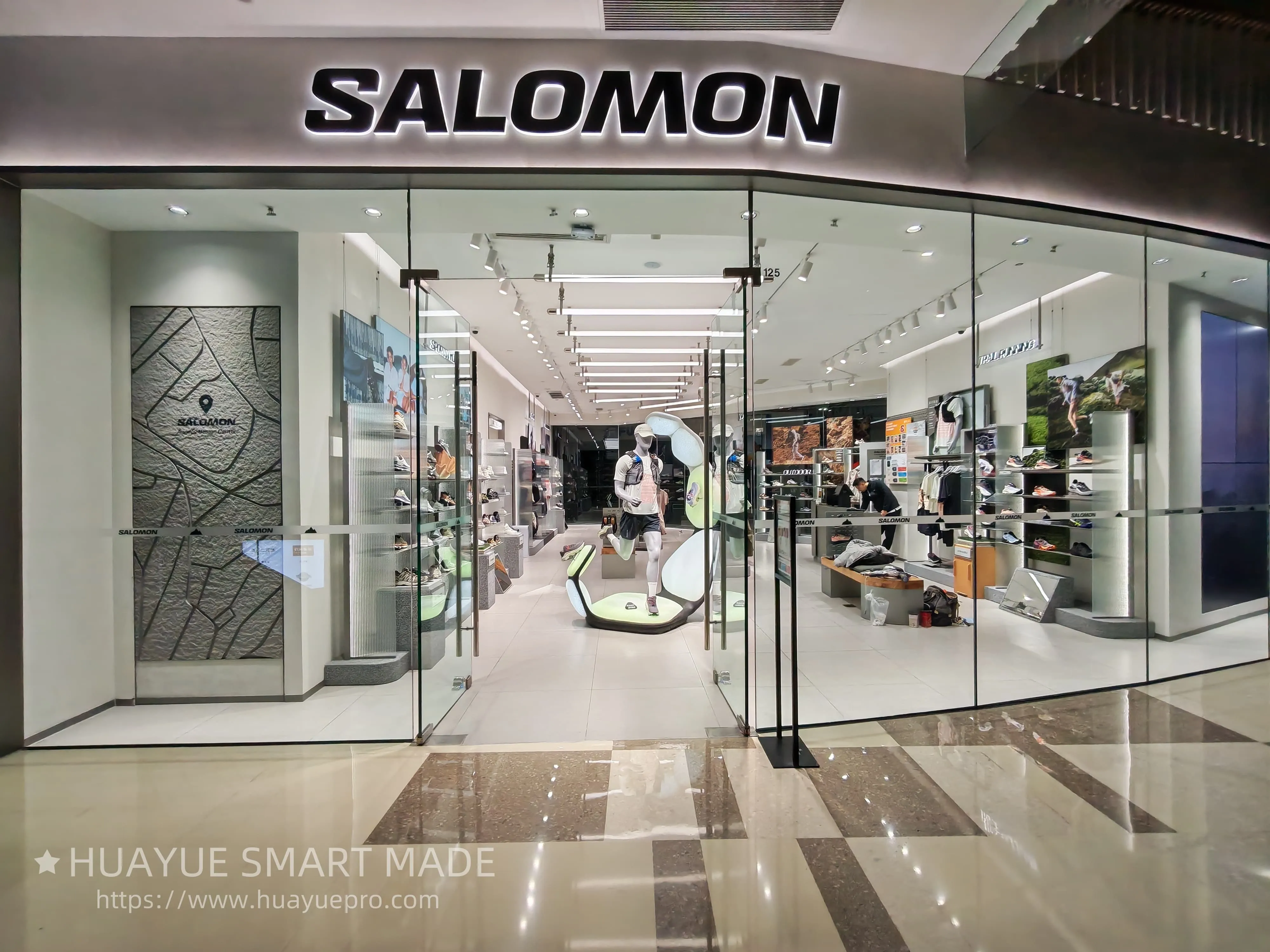 Essential display props for attracting traffic