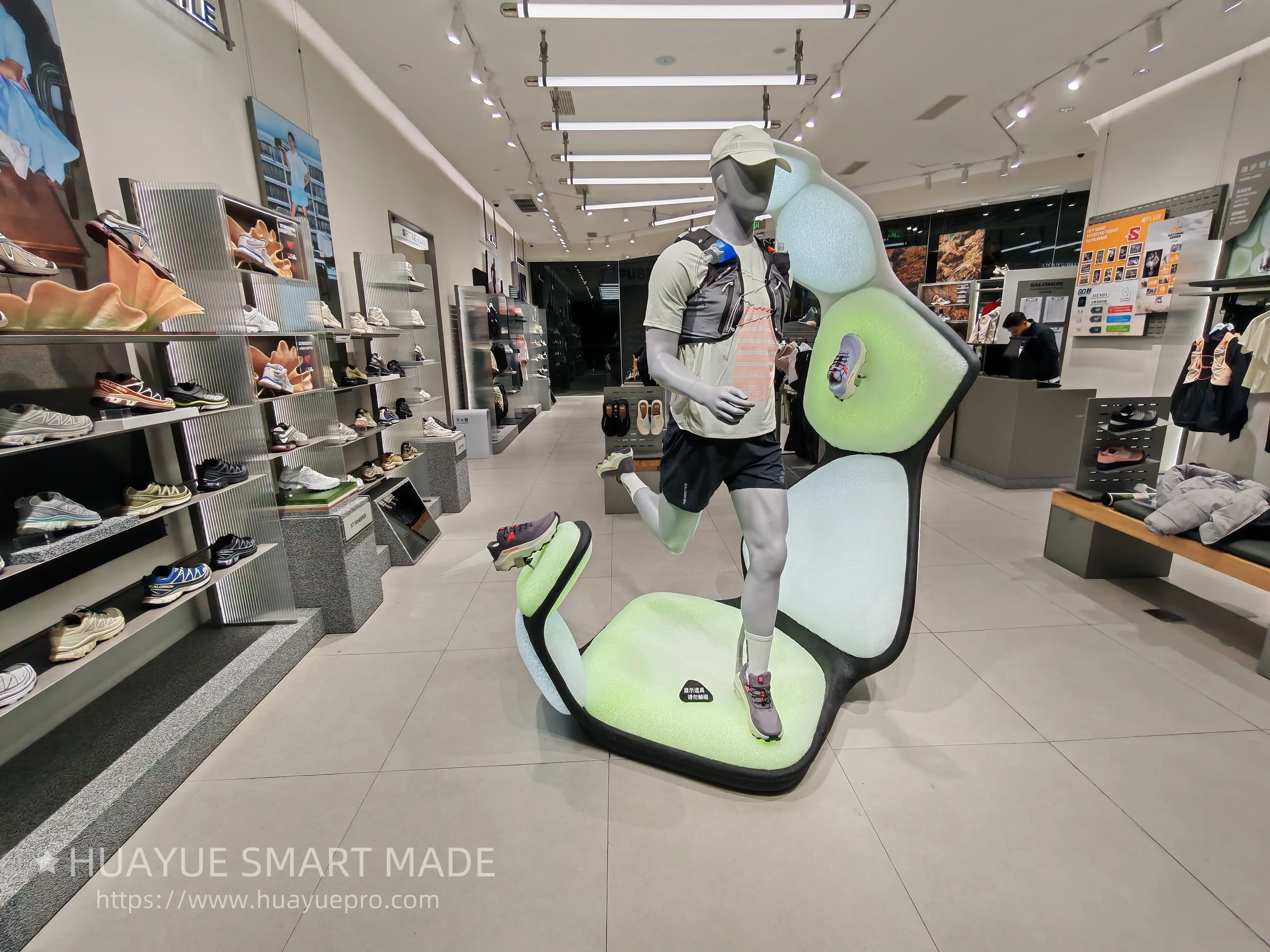 Essential display props for attracting traffic