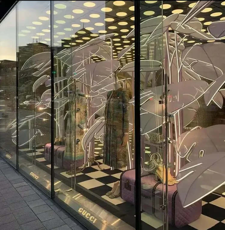 Professional Manufacturing Display Shop Props Retail Store Decoration Retail Store Winter Window Display Props