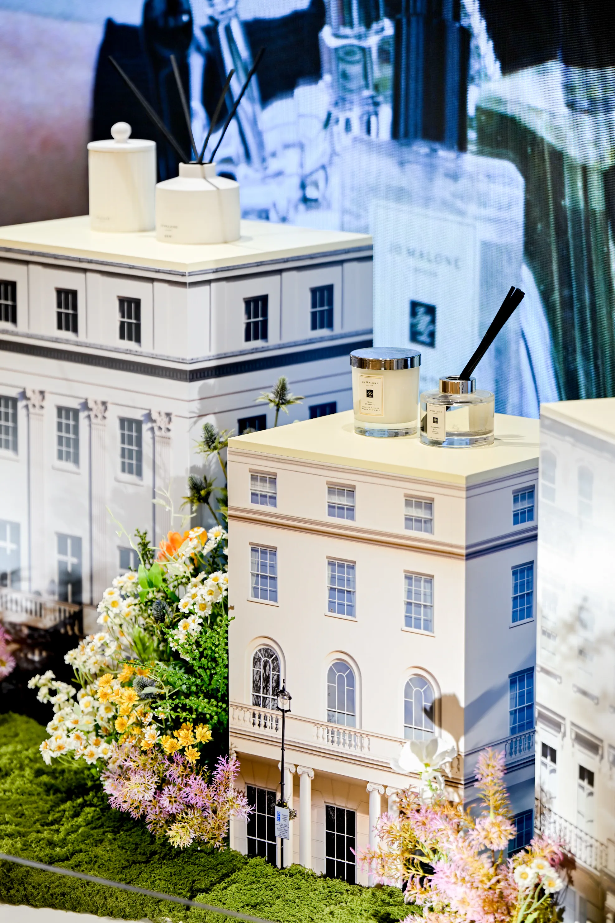 Display props are welcome to be customized by designers and bosses from all industries